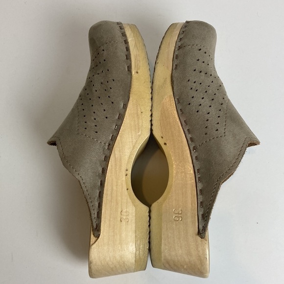 Sven Leaf Punch Spray Clogs in Beige Tan Sz 36 5 5.5 scandi granola girl hippie - Picture 16 of 16